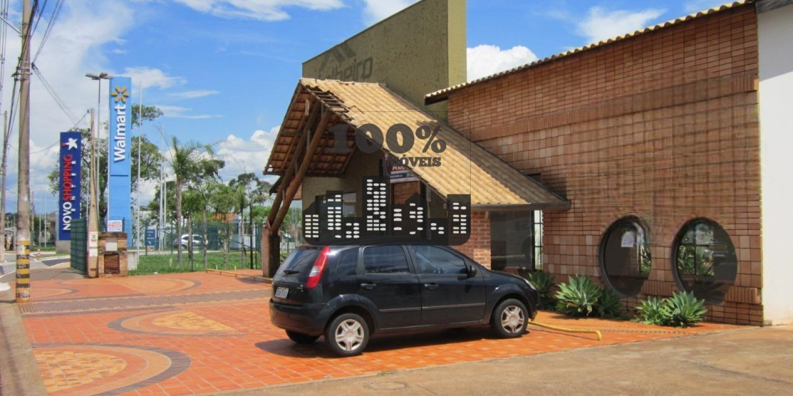 CASA COMERCIAL - ALUGANDO  