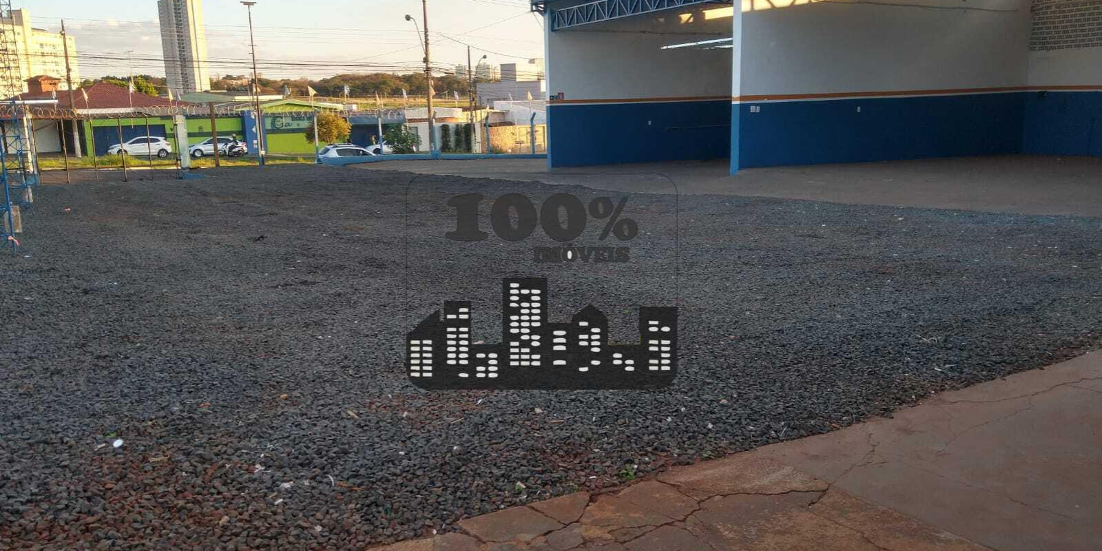 TERRENO COM ESCRITORIO E COZINHA  - JARDIM PALMAS TRAVASSOS 